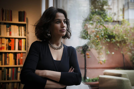 Mantenir-se bàrbars: la nostra solidaritat amb Louisa Yousfi